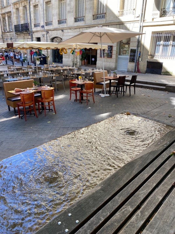 Manger ou boire un milk shake en terrasse à Bordeaux