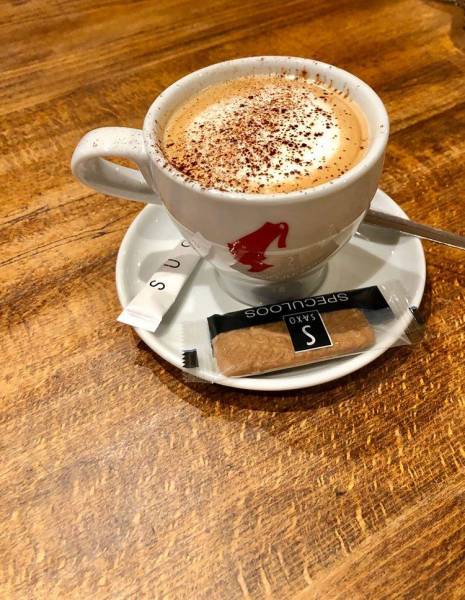 Boire un cappucino à Bordeaux centre